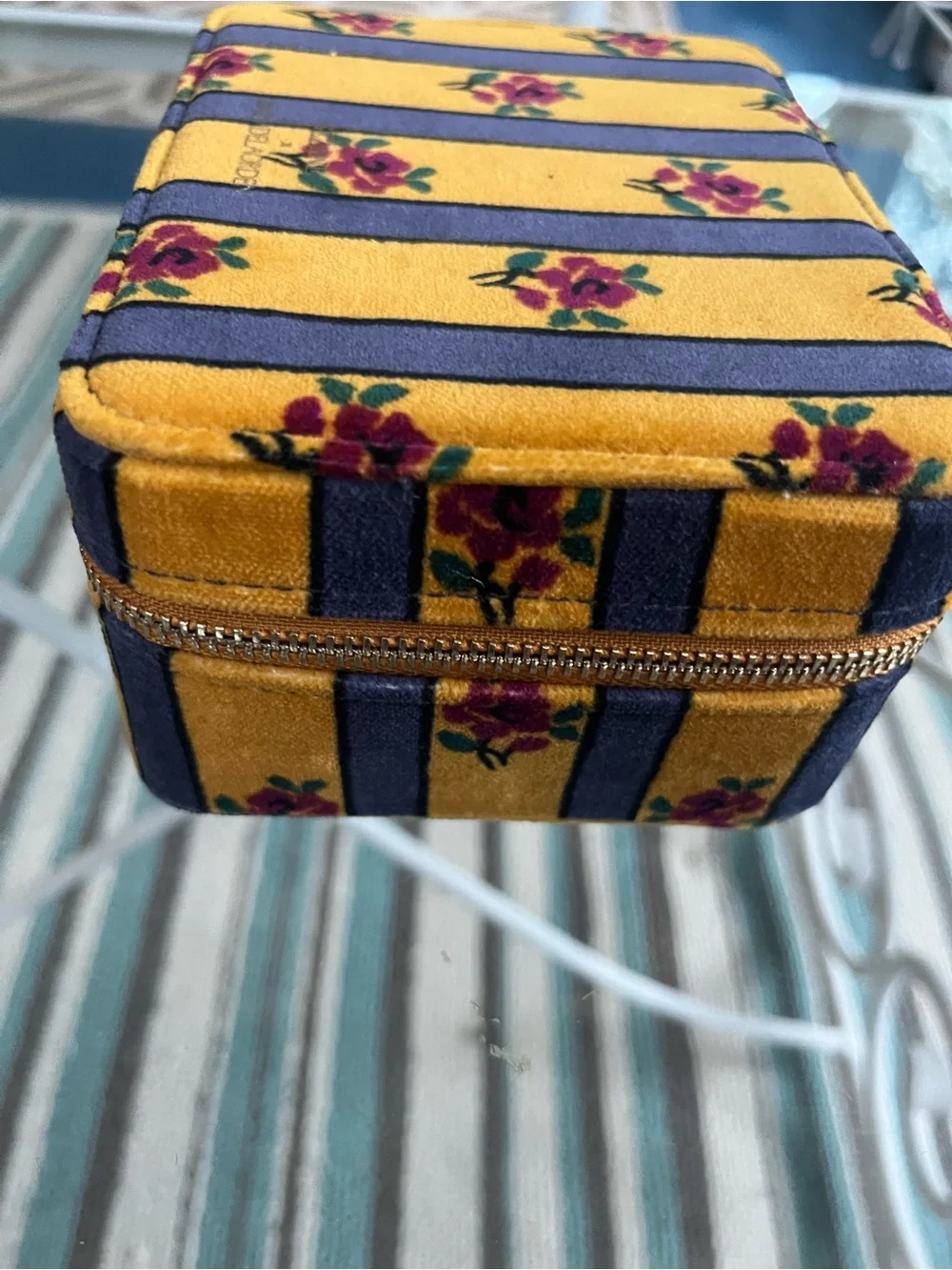 Sézane & Maria de la Orden new velvet travel jewelry box